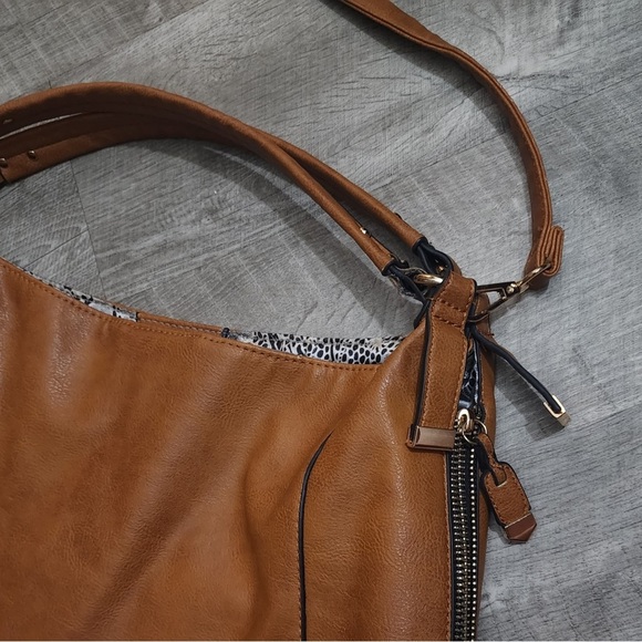 IMOSHION Tan Faux Leather Hobo Bag With Adjustable Stap‎ - Picture 4 of 5